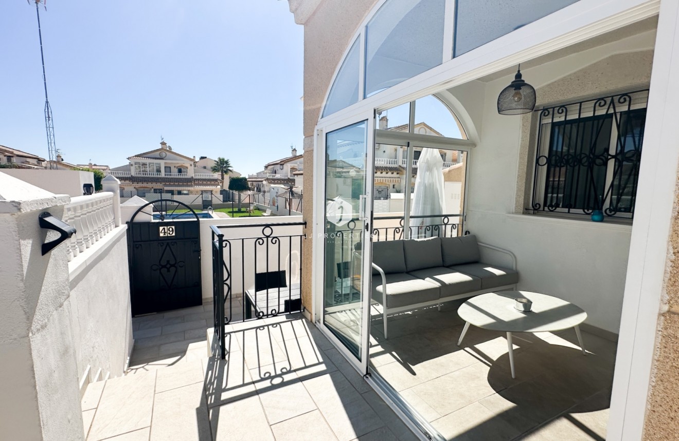 Resale - Chalet -
Los Altos - Costa Blanca