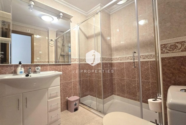 Tweedehands - Appartement / flat -
Torrevieja - Las Piscinas Naturales