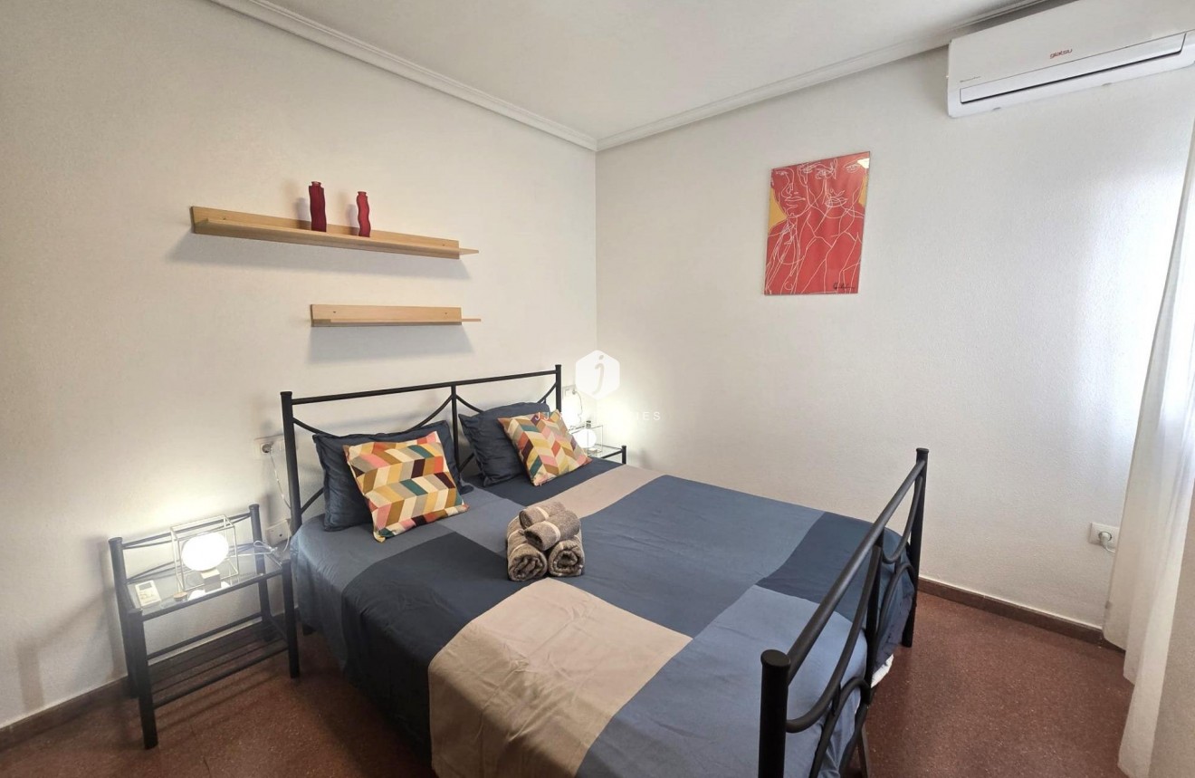 Tweedehands - Appartement / flat -
Torrevieja - Las Piscinas Naturales
