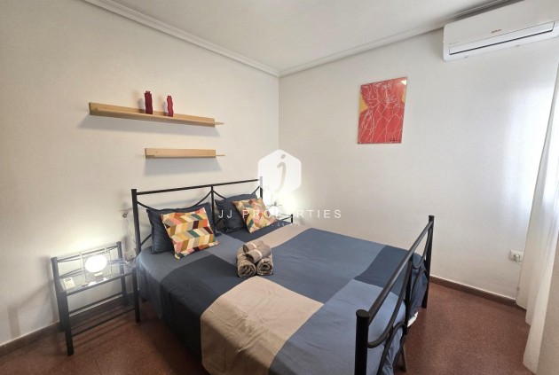 Tweedehands - Appartement / flat -
Torrevieja - Las Piscinas Naturales