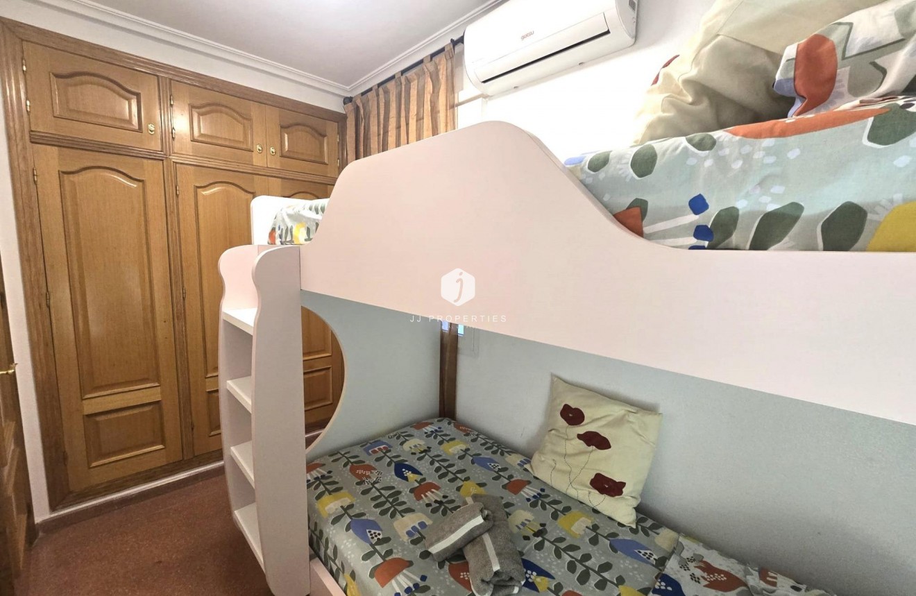 Tweedehands - Appartement / flat -
Torrevieja - Las Piscinas Naturales