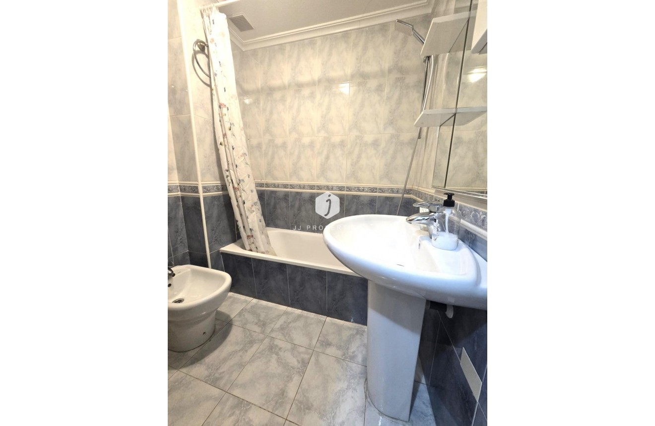 Tweedehands - Appartement / flat -
Torrevieja - Las Piscinas Naturales