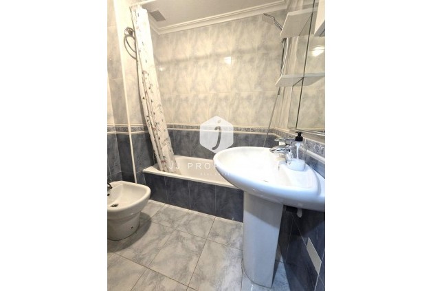 Tweedehands - Appartement / flat -
Torrevieja - Las Piscinas Naturales