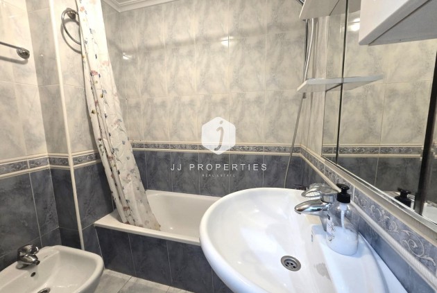 Tweedehands - Appartement / flat -
Torrevieja - Las Piscinas Naturales