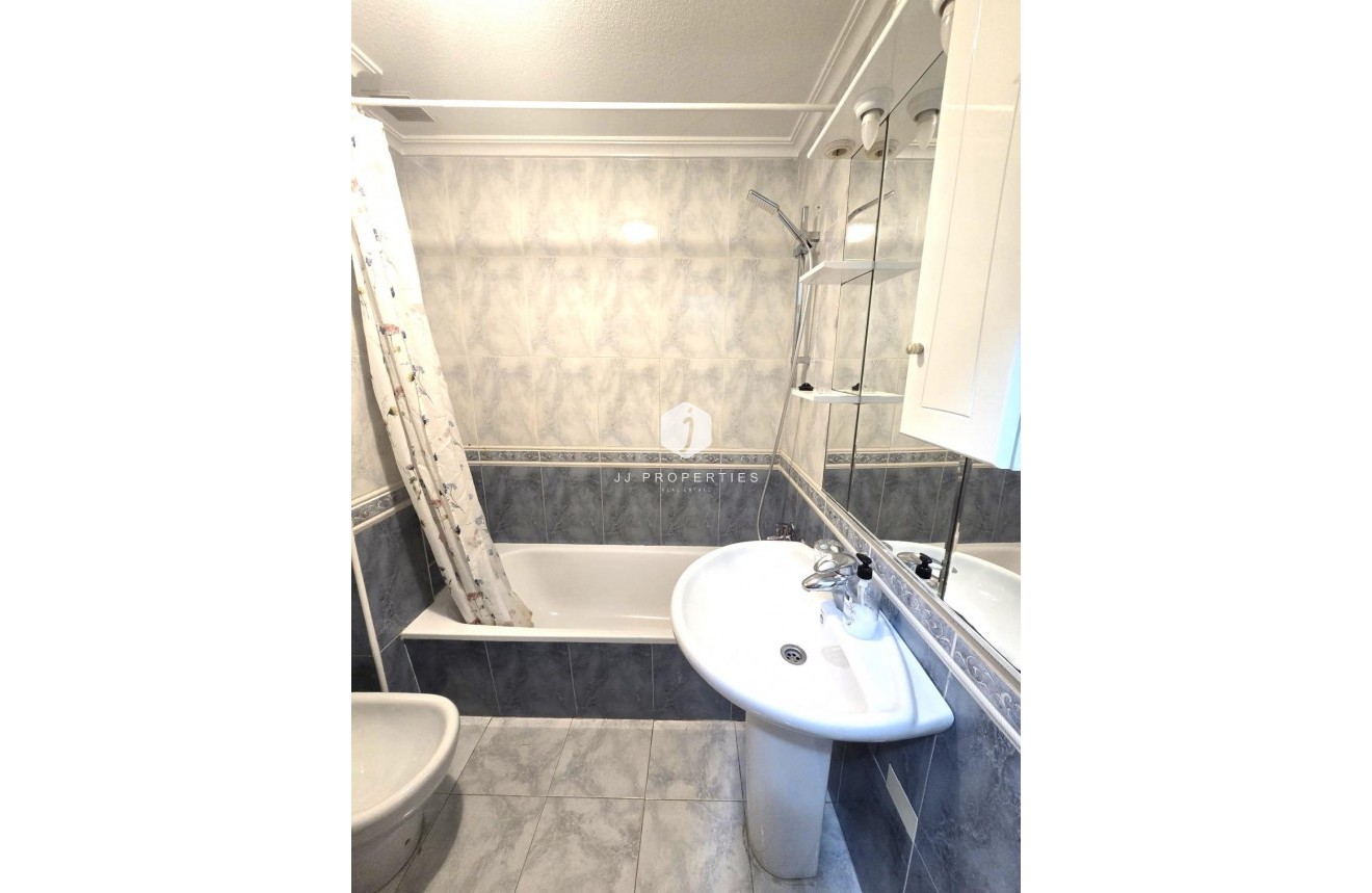 Tweedehands - Appartement / flat -
Torrevieja - Las Piscinas Naturales