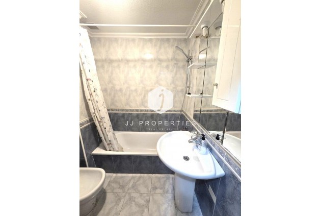Tweedehands - Appartement / flat -
Torrevieja - Las Piscinas Naturales