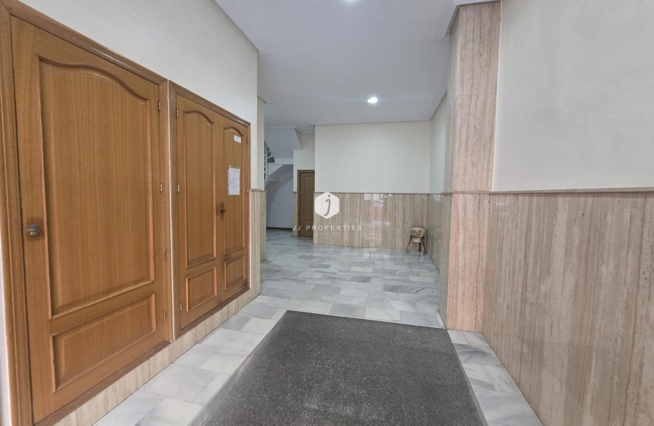 Tweedehands - Appartement / flat -
Torrevieja - Las Piscinas Naturales