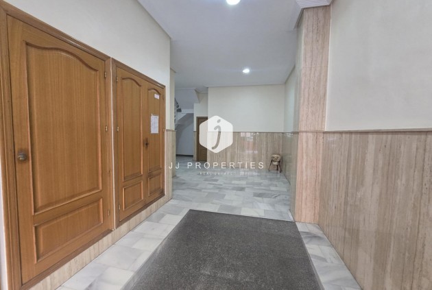 Tweedehands - Appartement / flat -
Torrevieja - Las Piscinas Naturales