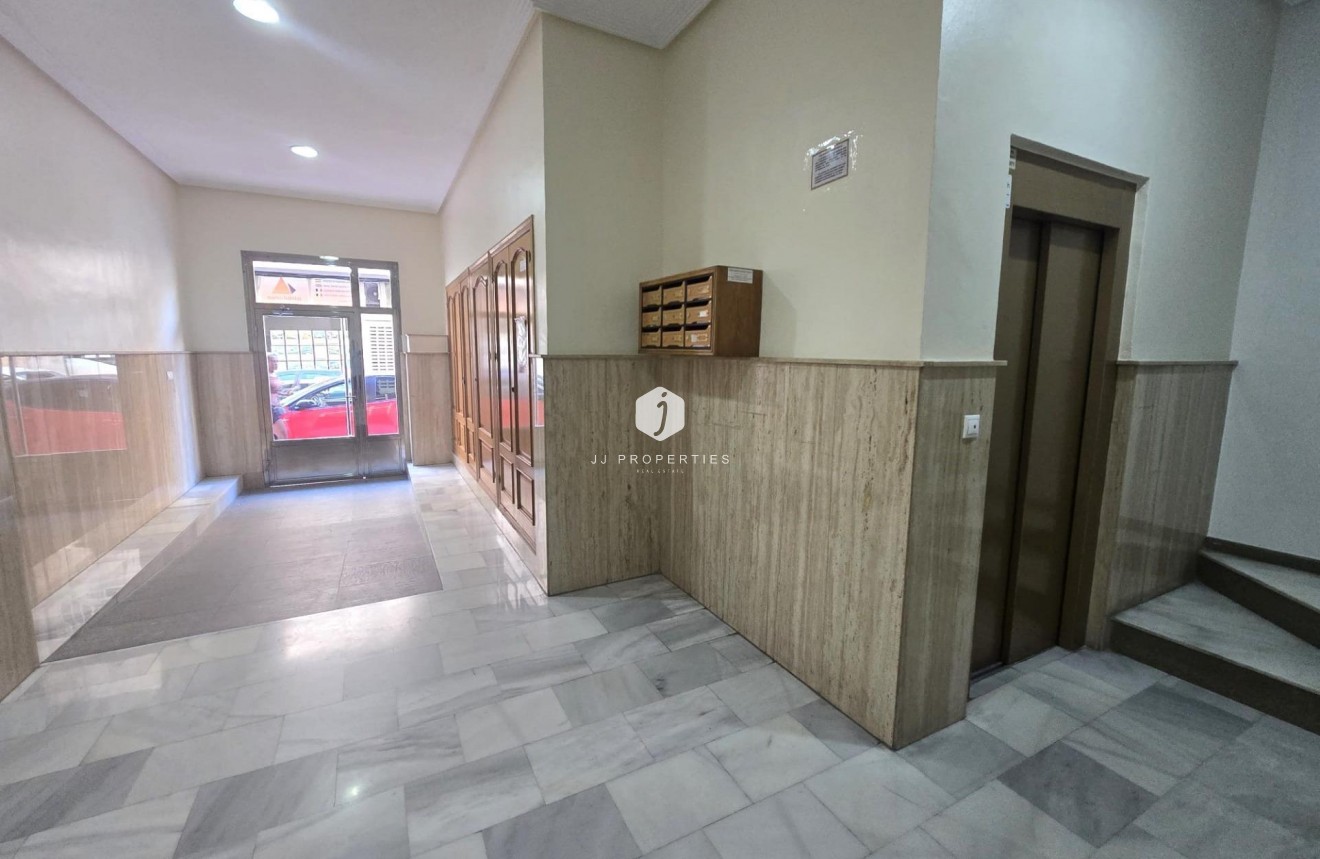 Tweedehands - Appartement / flat -
Torrevieja - Las Piscinas Naturales