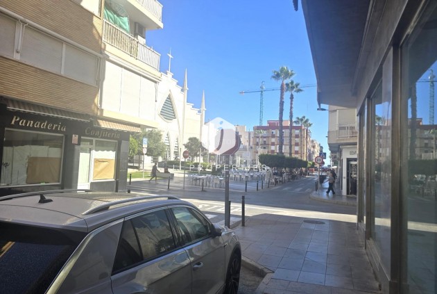 Tweedehands - Appartement / flat -
Torrevieja - Las Piscinas Naturales
