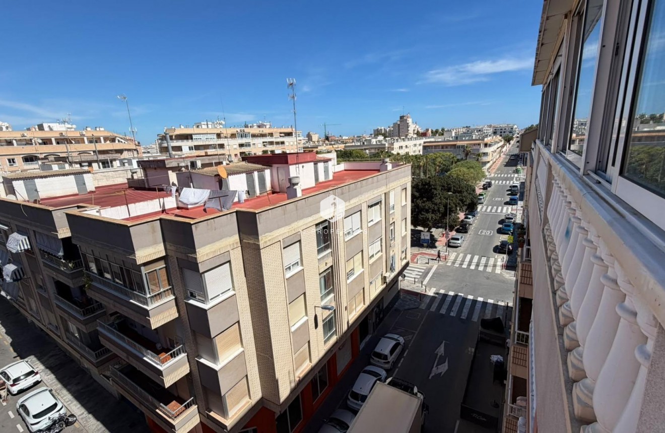 Tweedehands - Appartement / flat -
Torrevieja - Playa del Cura