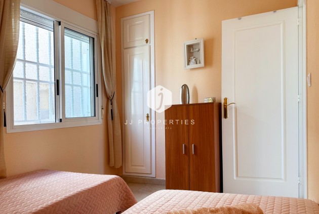 Resale - Bungalow -
Torrevieja - Costa Blanca