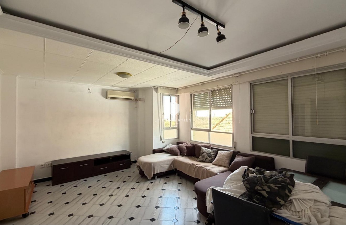Resale - Apartment / flat -
Torrevieja - Centro
