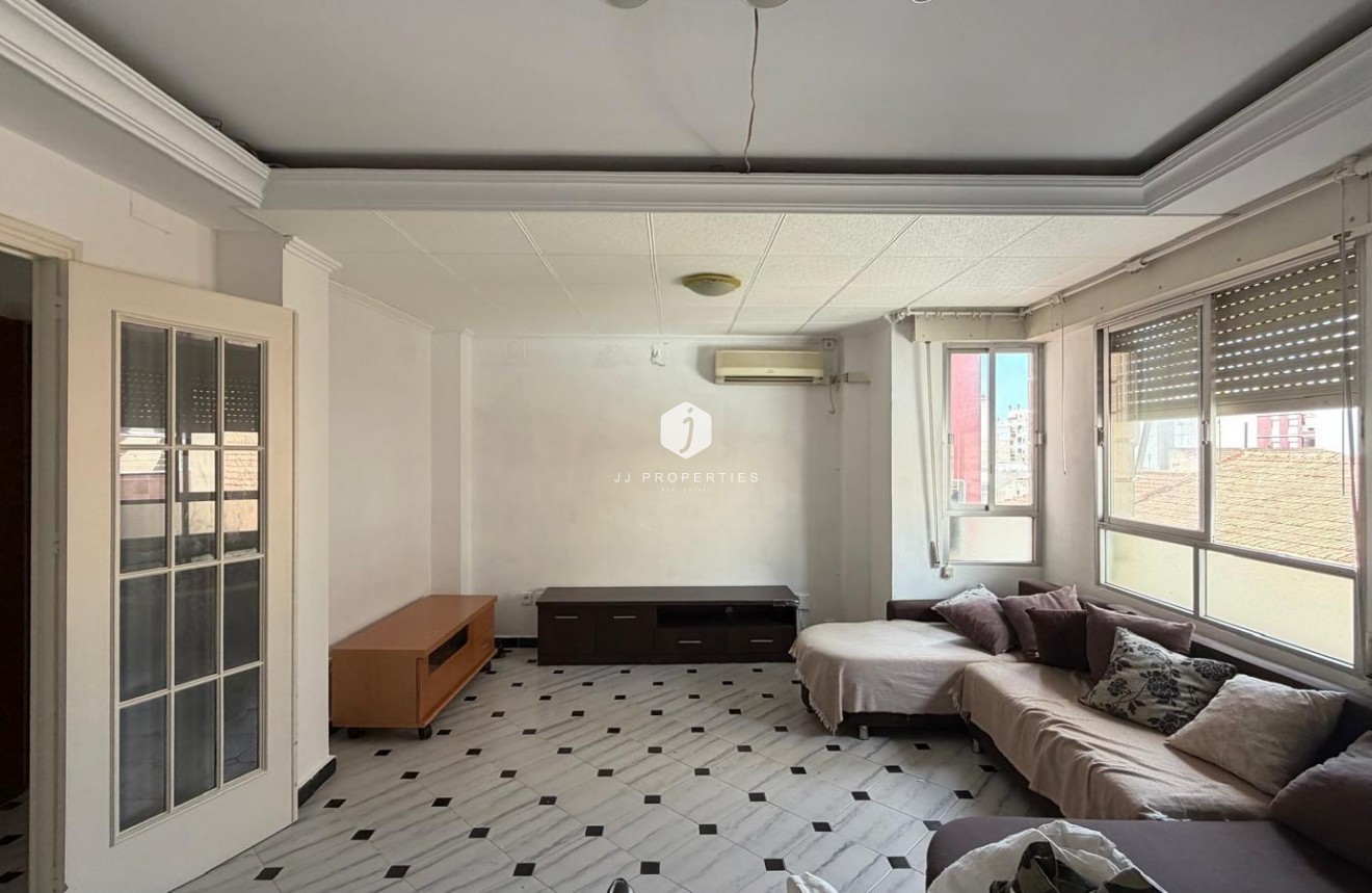 Resale - Apartment / flat -
Torrevieja - Centro
