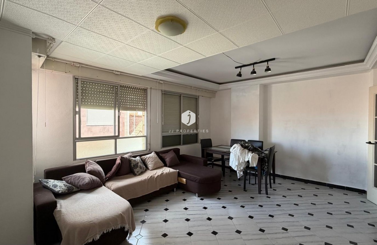 Resale - Apartment / flat -
Torrevieja - Centro