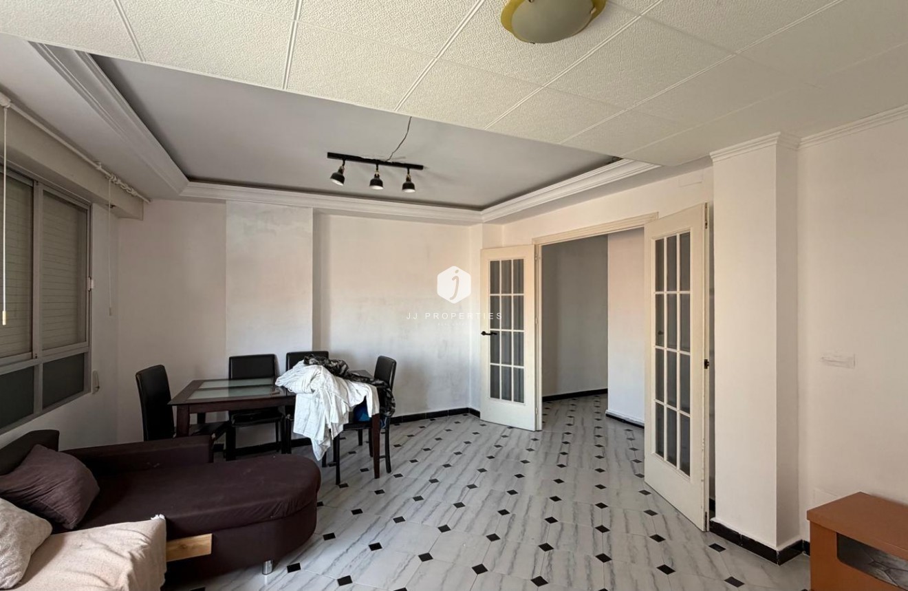 Resale - Apartment / flat -
Torrevieja - Centro