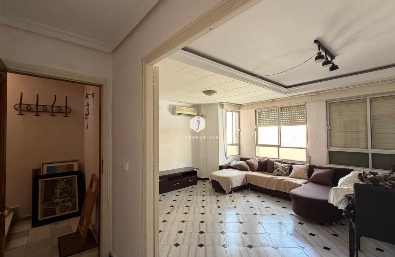 Resale - Apartment / flat -
Torrevieja - Centro