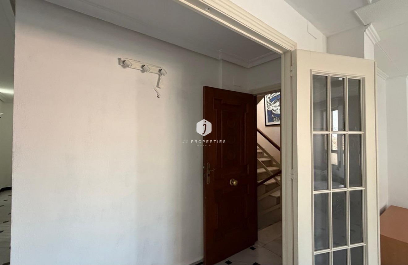 Resale - Apartment / flat -
Torrevieja - Centro