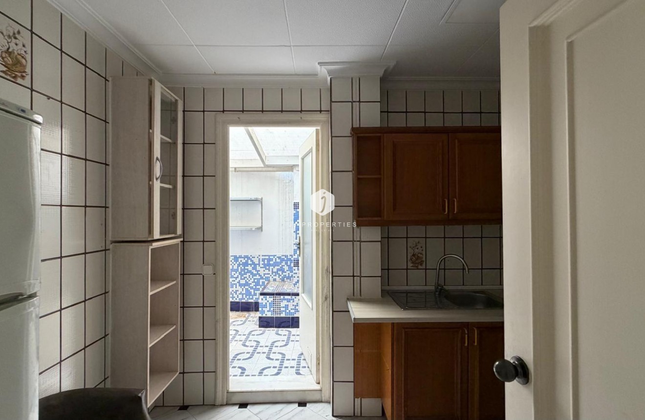 Resale - Apartment / flat -
Torrevieja - Centro