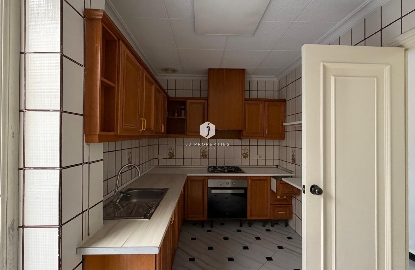 Resale - Apartment / flat -
Torrevieja - Centro