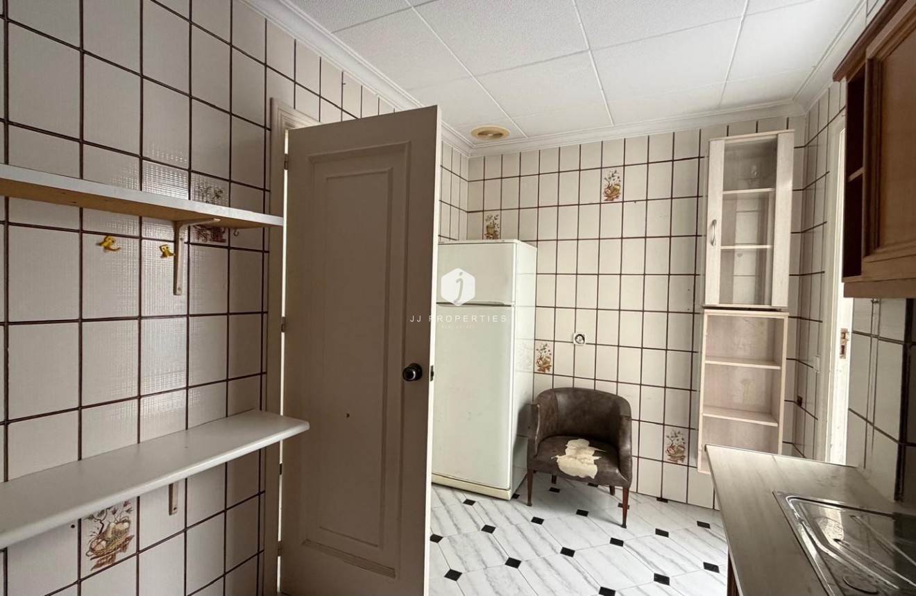 Resale - Apartment / flat -
Torrevieja - Centro