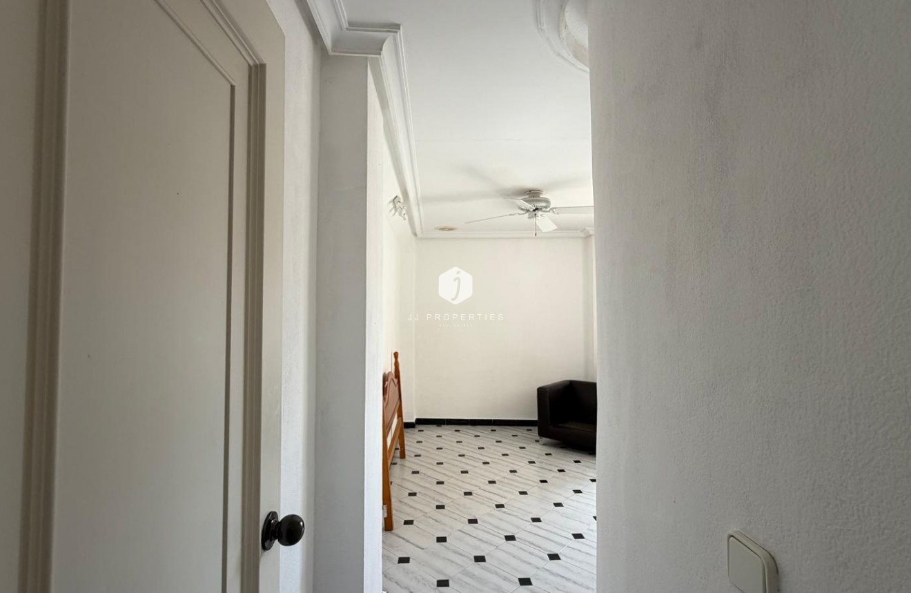Resale - Apartment / flat -
Torrevieja - Centro
