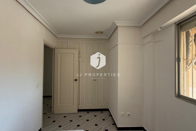 Resale - Apartment / flat -
Torrevieja - Centro