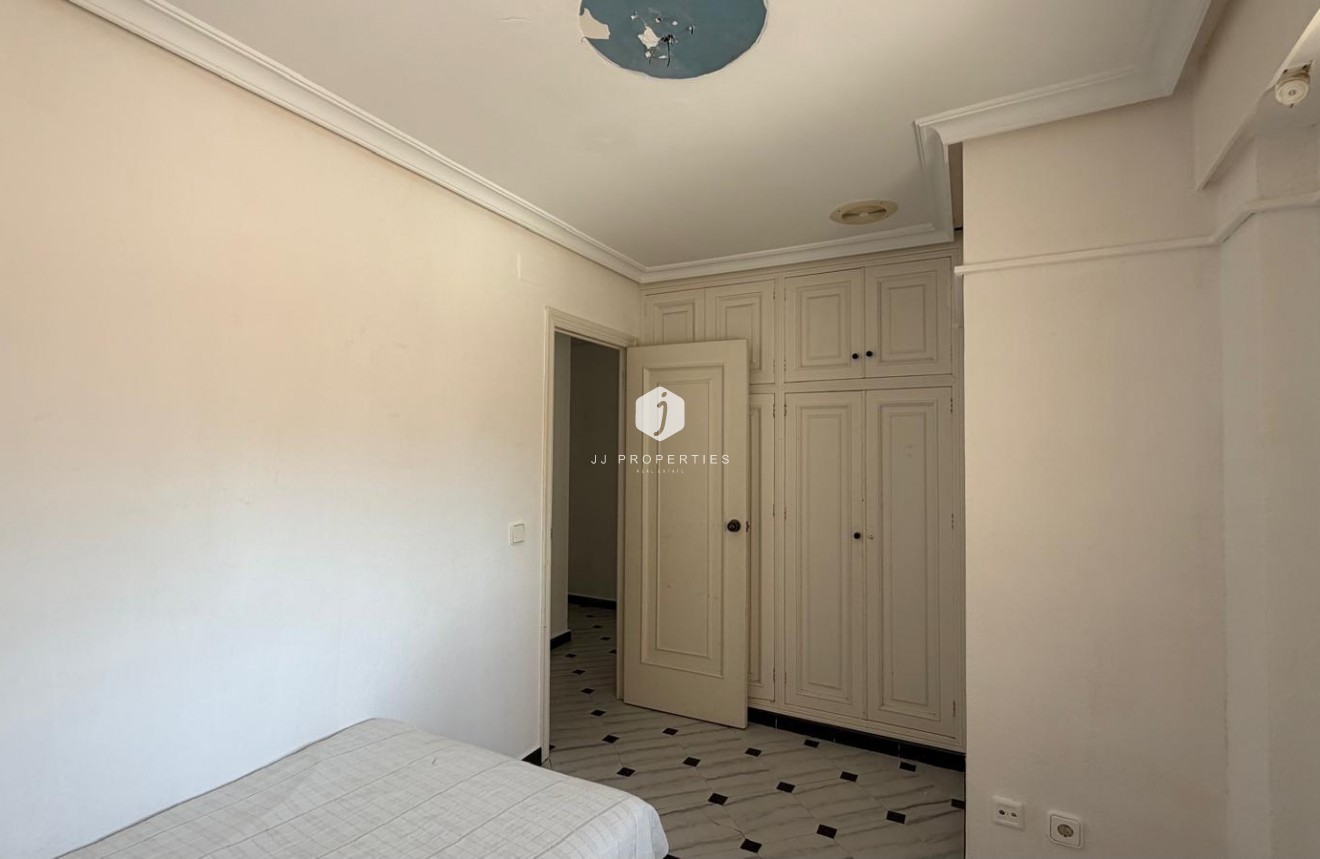 Resale - Apartment / flat -
Torrevieja - Centro