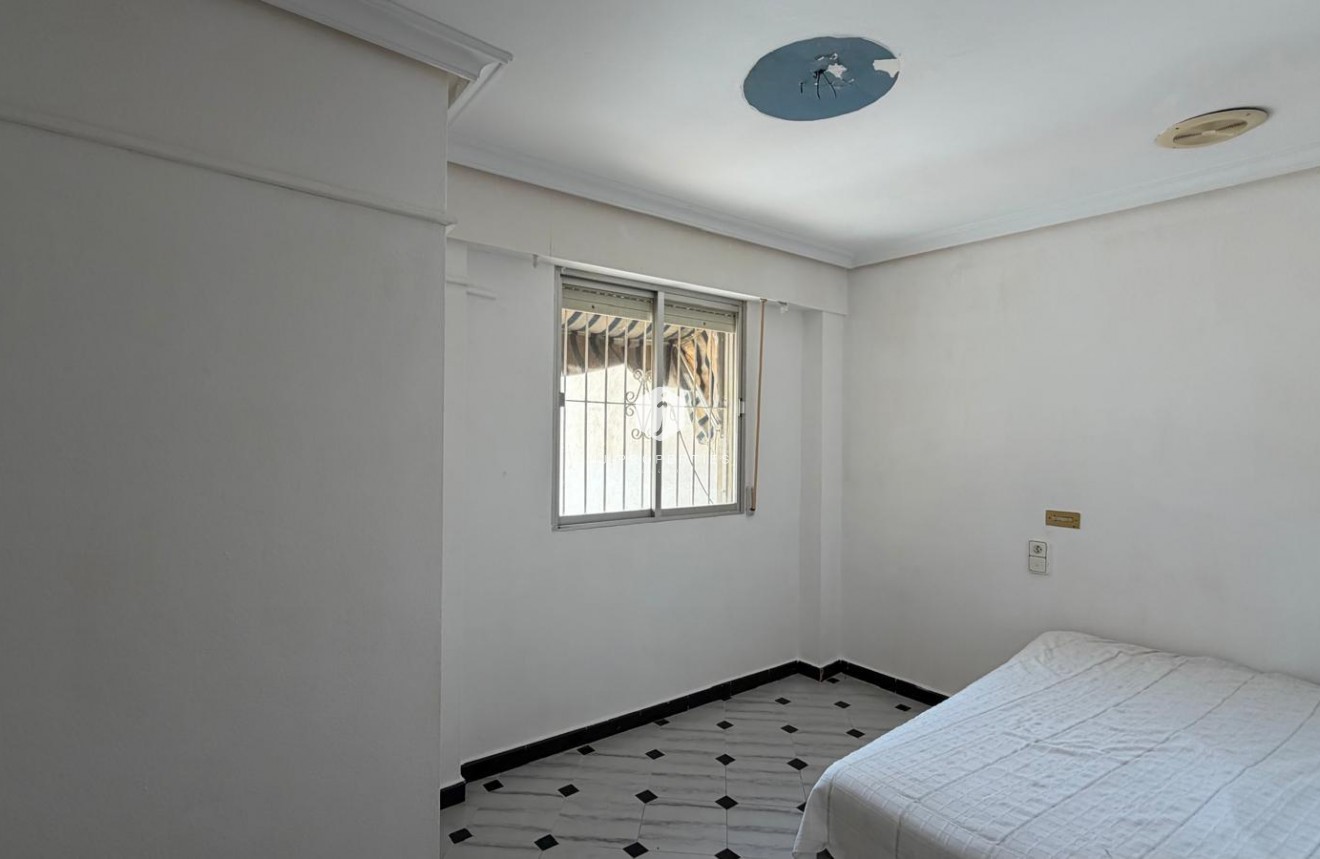Resale - Apartment / flat -
Torrevieja - Centro