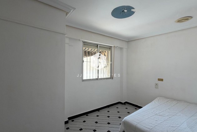 Resale - Apartment / flat -
Torrevieja - Centro
