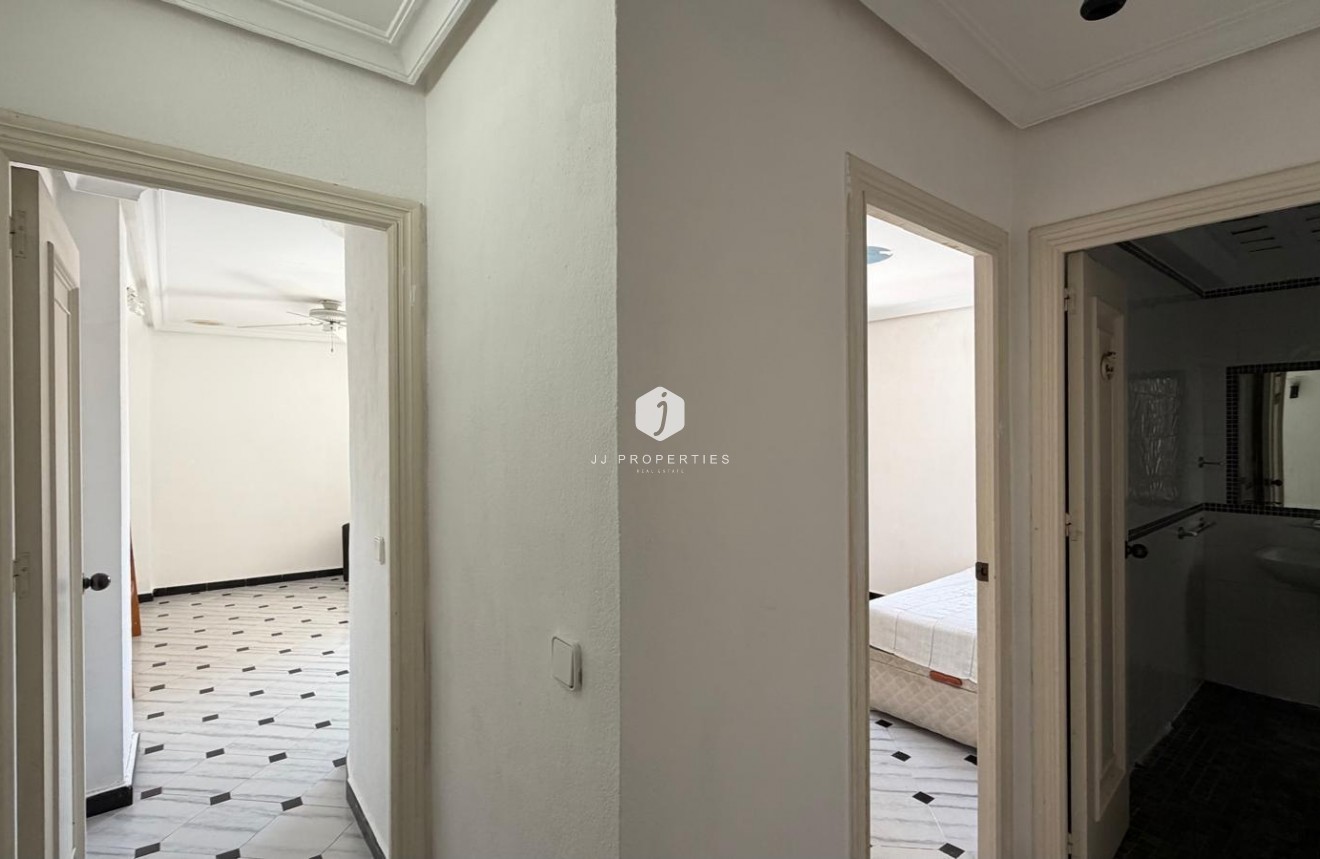 Resale - Apartment / flat -
Torrevieja - Centro