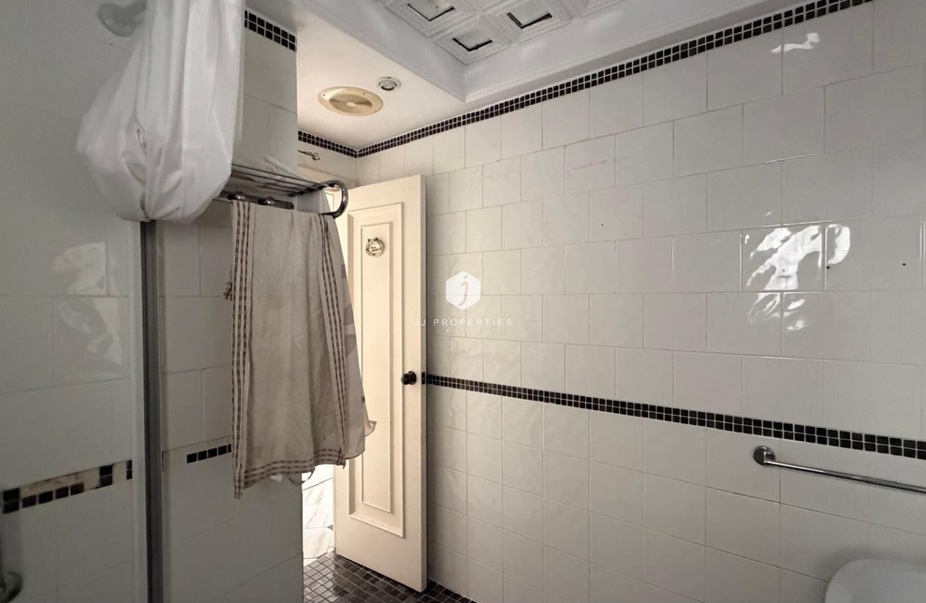 Resale - Apartment / flat -
Torrevieja - Centro