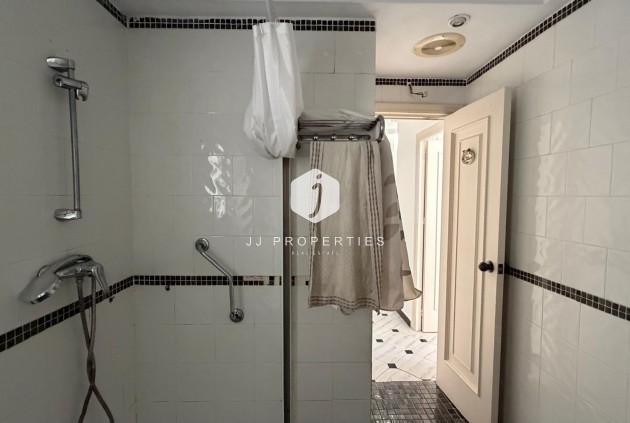 Resale - Apartment / flat -
Torrevieja - Centro