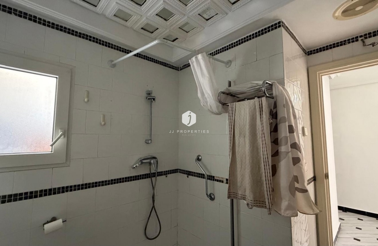 Resale - Apartment / flat -
Torrevieja - Centro