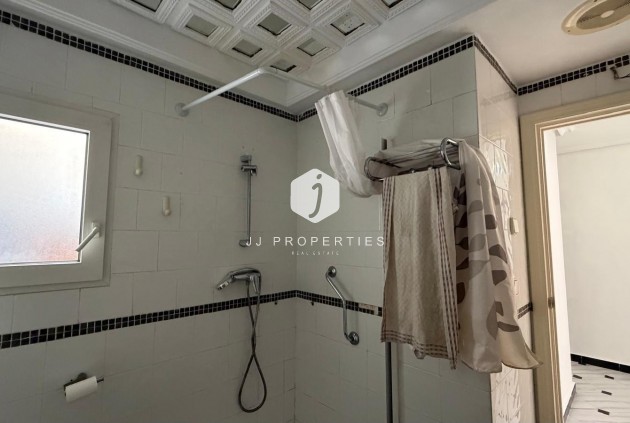 Resale - Apartment / flat -
Torrevieja - Centro