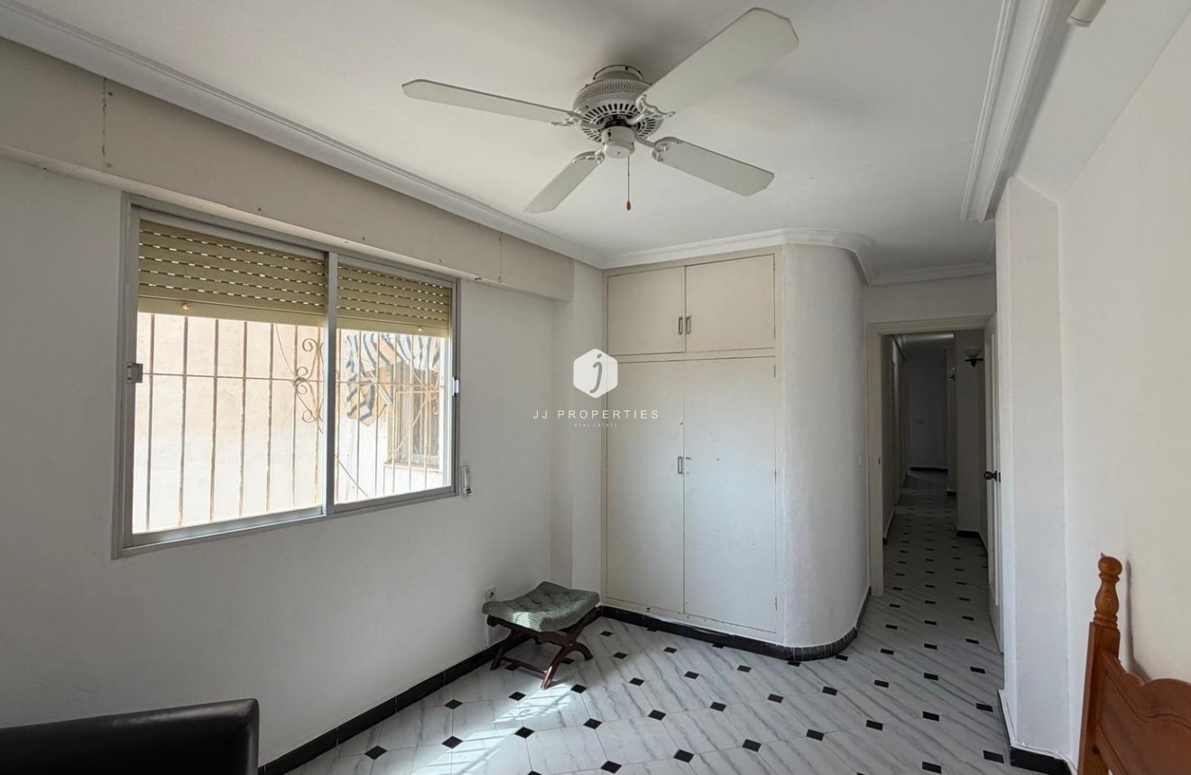 Resale - Apartment / flat -
Torrevieja - Centro