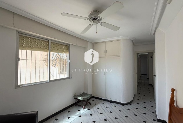 Resale - Apartment / flat -
Torrevieja - Centro