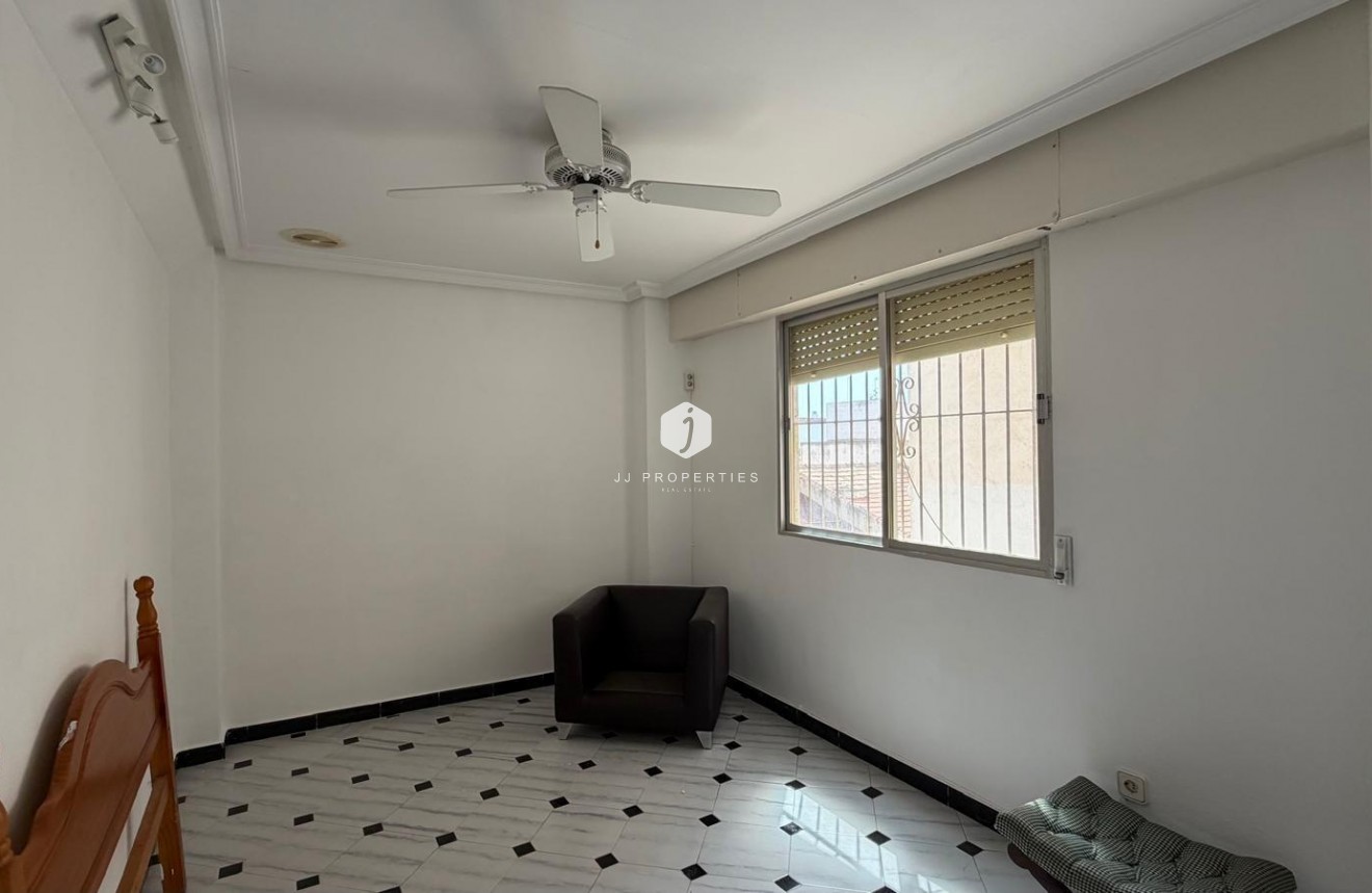 Resale - Apartment / flat -
Torrevieja - Centro