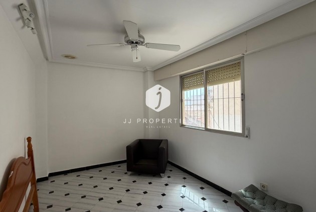 Resale - Apartment / flat -
Torrevieja - Centro