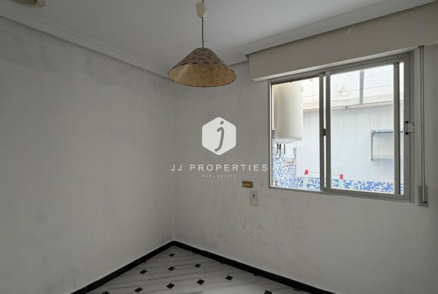 Resale - Apartment / flat -
Torrevieja - Centro