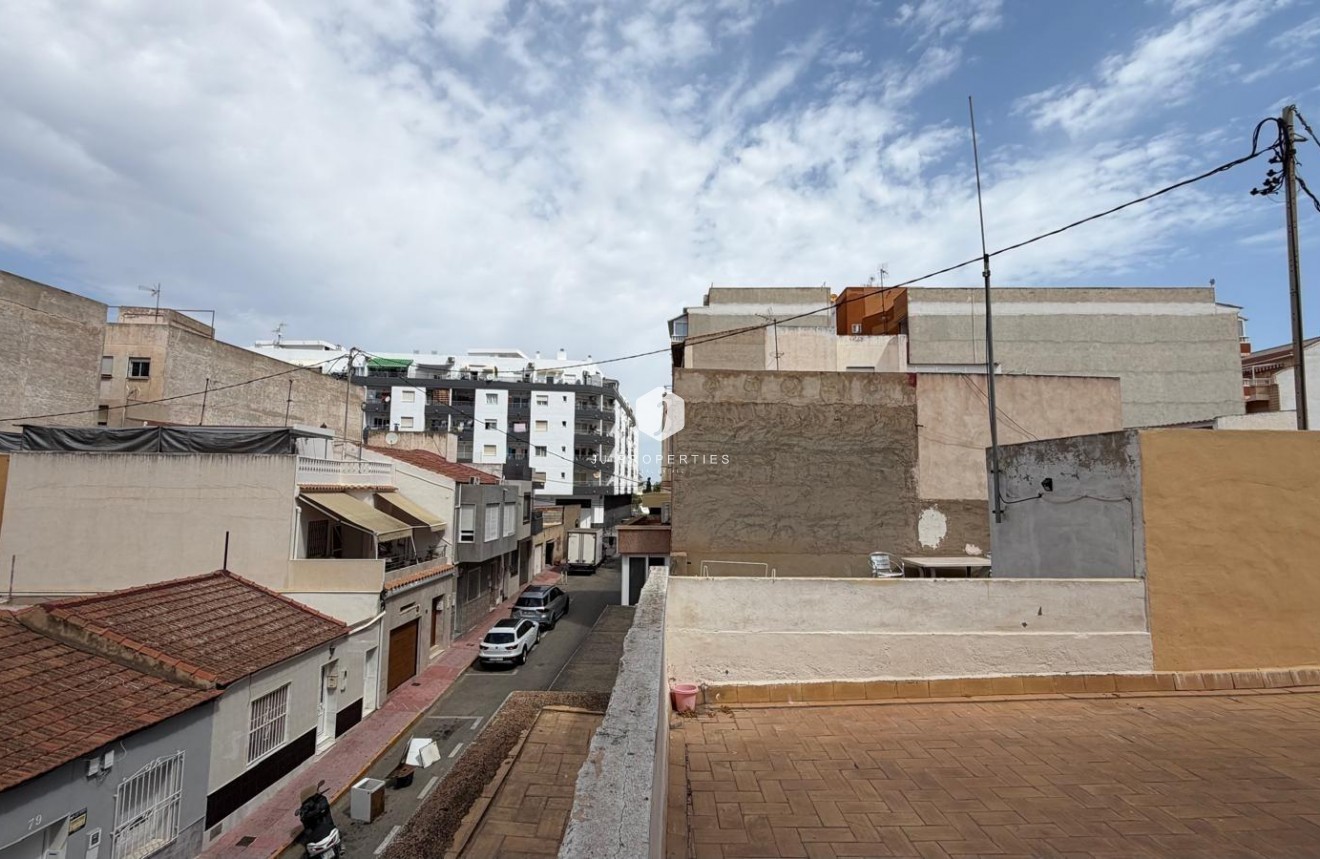 Resale - Apartment / flat -
Torrevieja - Centro