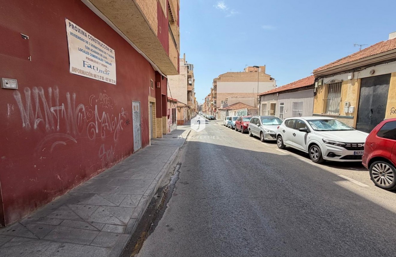 Resale - Apartment / flat -
Torrevieja - Centro