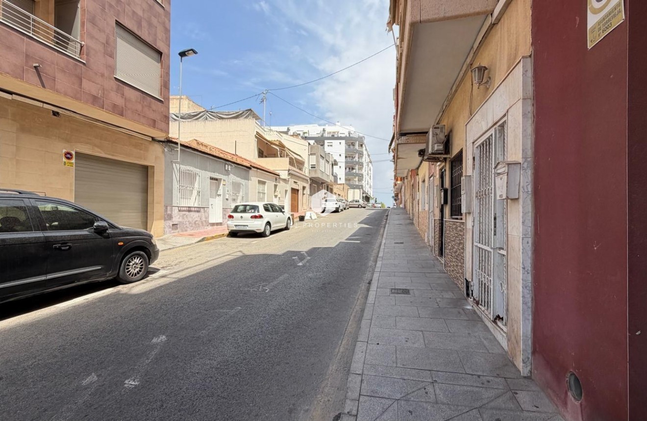 Resale - Apartment / flat -
Torrevieja - Centro