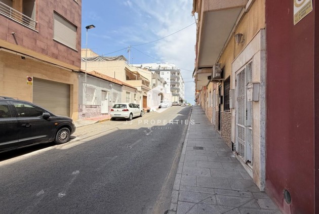 Resale - Apartment / flat -
Torrevieja - Centro
