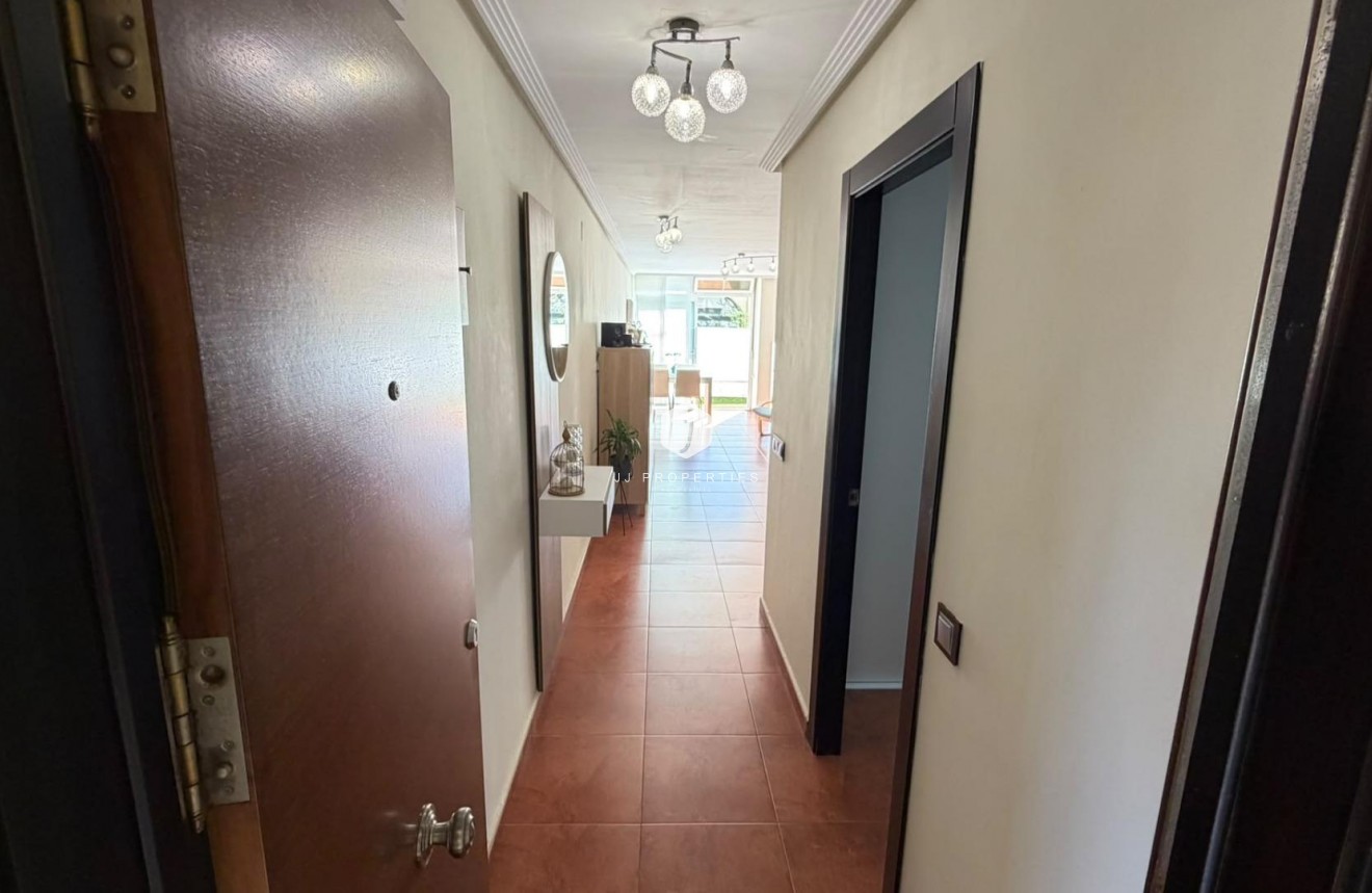 Resale - Apartment / flat -
Torrevieja - Torreblanca