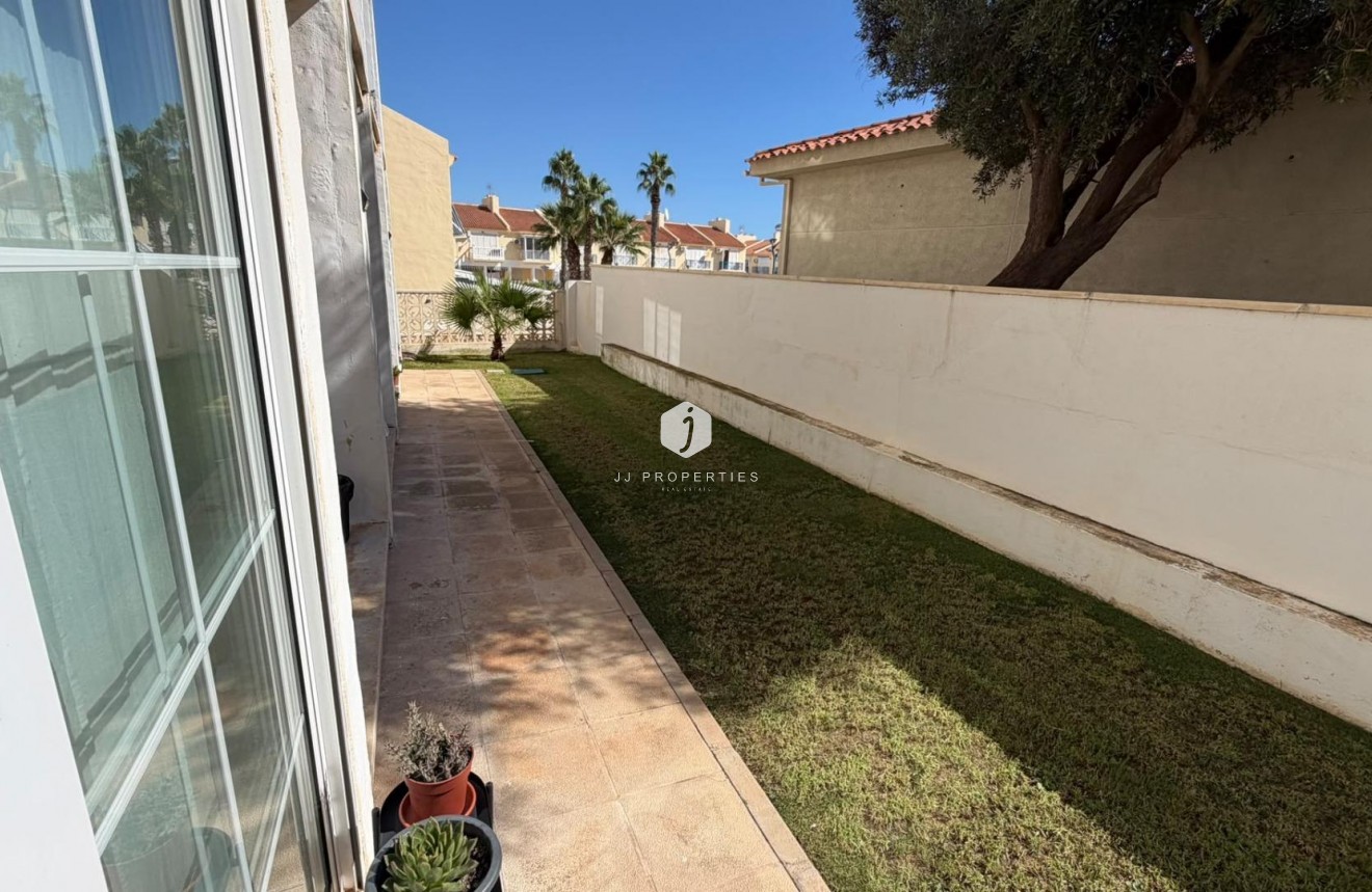 Resale - Apartment / flat -
Torrevieja - Torreblanca