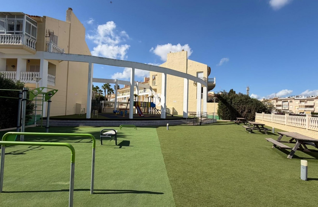 Resale - Apartment / flat -
Torrevieja - Torreblanca