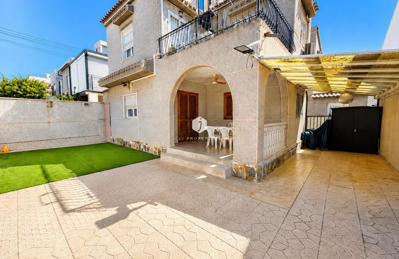 Long Term Rental - Chalet -
Torrevieja - Nueva Torrevieja