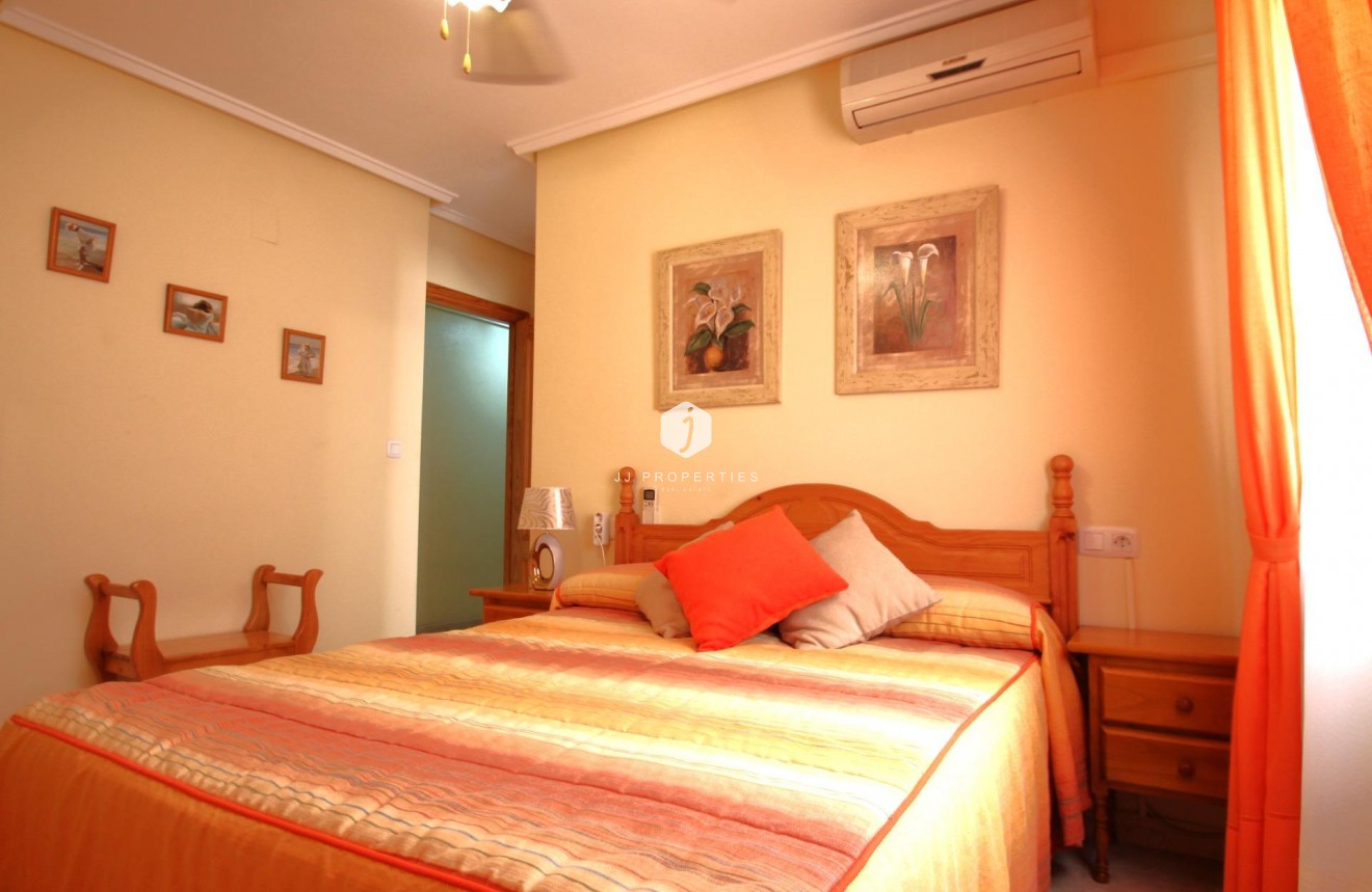 Aus zweiter Hand - Wohnung -
Torrevieja - Las Piscinas Naturales