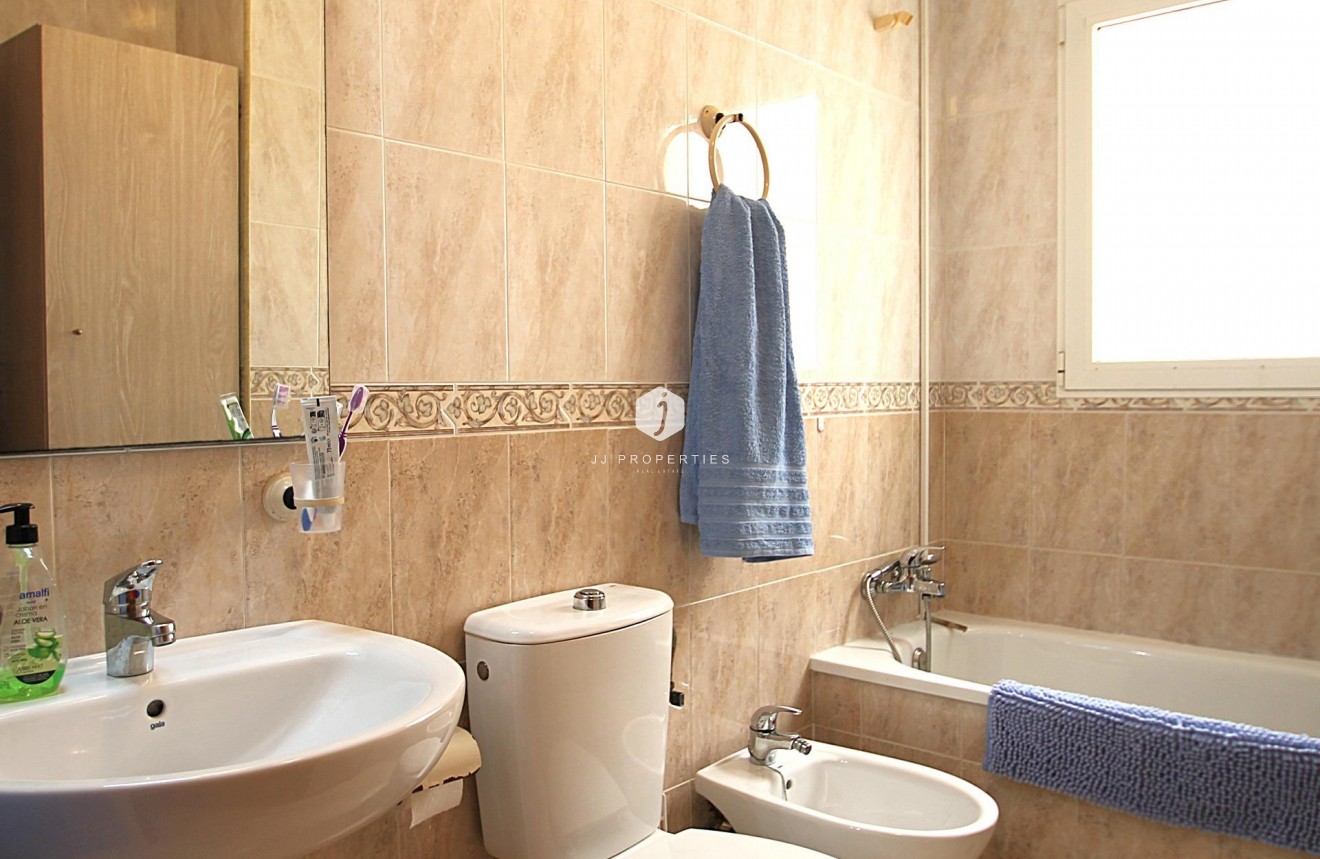 Aus zweiter Hand - Wohnung -
Torrevieja - Las Piscinas Naturales